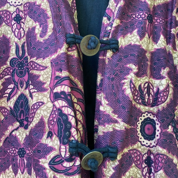 Lovely Indonesian Cotton Jacket L-XL Beautiful design with garnet, gold & black. - Picture 3 of 5